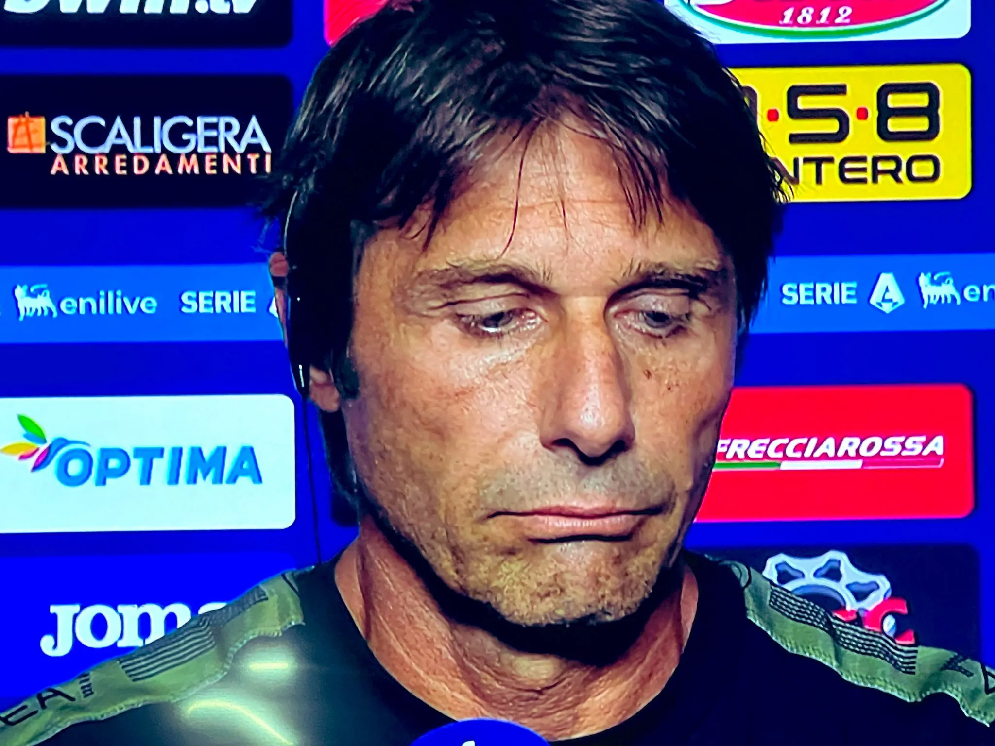 Conte: Với tư cách là HLV, tôi chịu mọi trách nhiệm và chân thành xin lỗi người hâm mộ Napoli