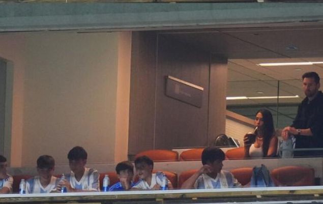 Messi không ra sân, chỉ dự khán trận Argentina gặp Venezuela