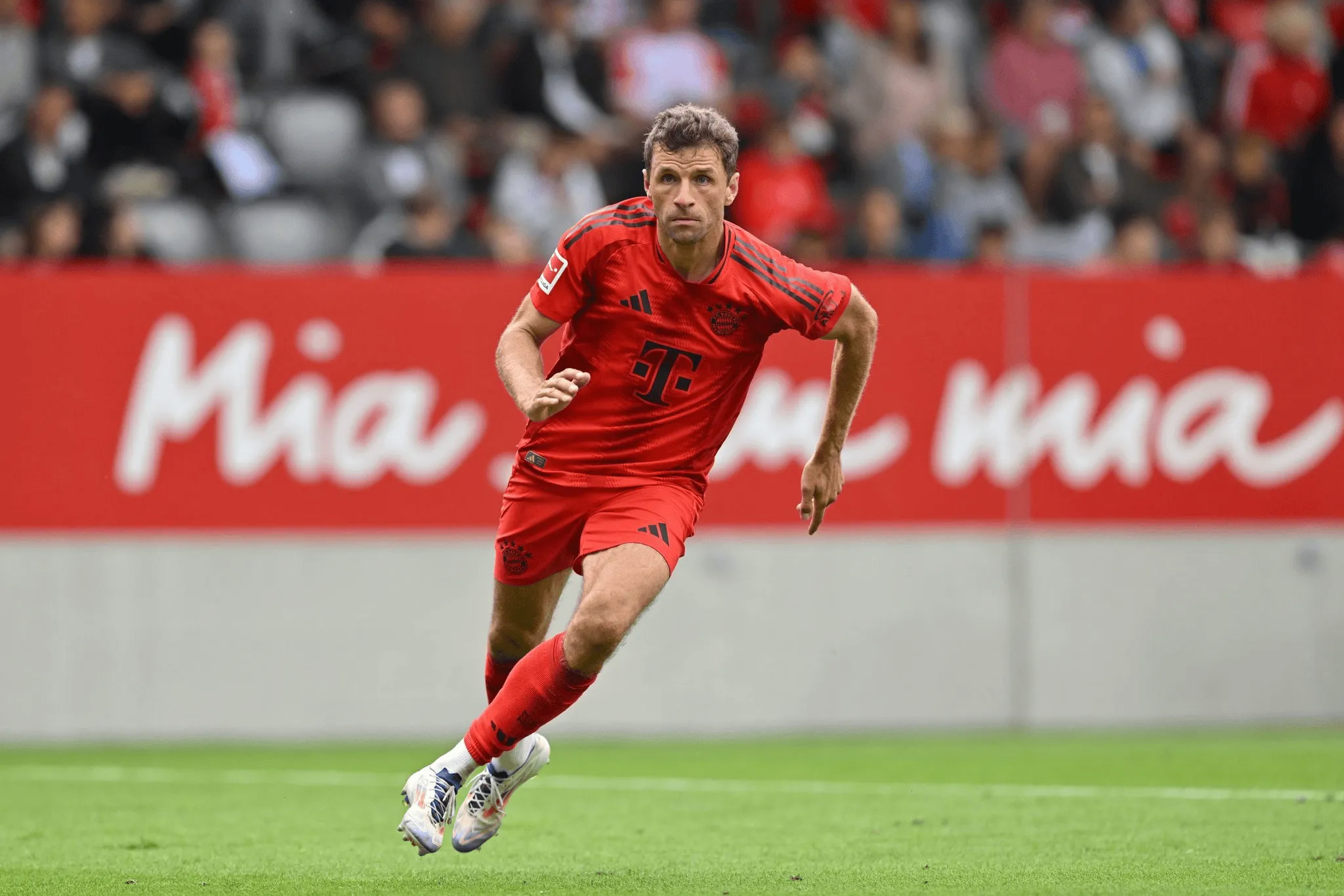 Muller: Messi là cầu thủ xuất sắc nhất lịch sử, bóng đá của anh ấy còn kỳ diệu hơn Ronaldo