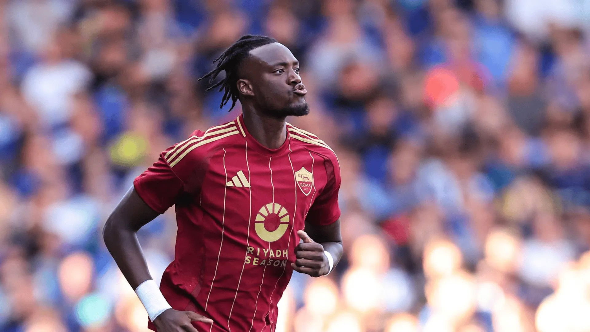 Roma muốn đuổi Abraham đi, có thể sang West Ham theo dạng cho mượn + mua đứt với tổng giá 24 triệu