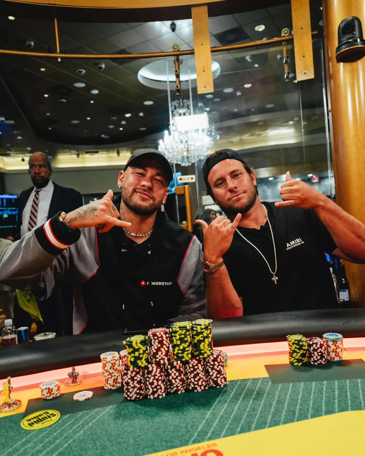 Từ Los Angeles đến Las Vegas! Neymar đăng ảnh ở Mỹ: chơi bài Poker, gặp bạn bè, xem bóng đá