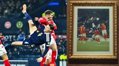Khoảnh khắc móc bóng của Mctominay trở thành tác phẩm nghệ thuật tại Scotland