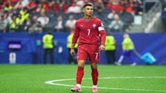 Cựu Chủ tịch Benfica: Ronaldo phải chấp nhận không còn là đá chính ở ĐT Bồ Đào Nha