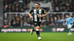 Sky Sports: Hậu vệ Schär của Newcastle không bị gãy mắt cá chân, nhưng dự kiến ​​sẽ phải nghỉ thi đấu dài hạn