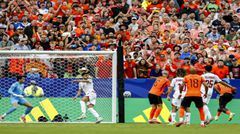 Thắng Tunisia 3-1, Hà Lan giành ngôi nhất bảng, gặp Morocco ở vòng 32 đội