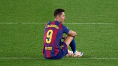 Bốn năm tại Barcelona khép lại, Sau lễ chia tay, Lewandowski ngồi một mình giữa sân Camp Nou