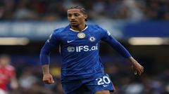 Alonso dẫn dắt Chelsea có thể cản trở Barcelona chiêu mộ João Pedro