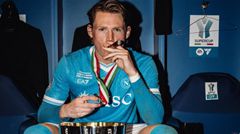 McTominay chụp ảnh cùng Siêu Cúp ý, một năm rưỡi giành 2 danh hiệu + MVP