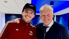Tình thầy trò 🧡 Rice đăng mạng xã hội tấm hình chụp cùng Moyes: “Mãi mãi biết ơn ông ấy!”