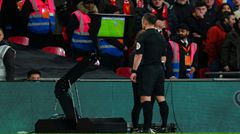 The Sun tiết lộ quy định mới của Premier League: Công bố ghi âm VAR, âm thanh camera gắn trên người và kết quả từ nhóm giám sát