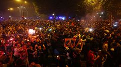 ruyền thông Pháp: Paris Saint-Germain đã chuẩn bị một lễ ăn mừng chức vô địch, dự định sẽ cùng 100.000 người hâm mộ đến sân Champ de Mars