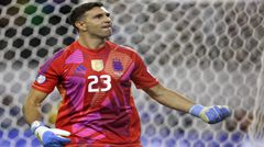 Truyền thông Ý: Juventus đang xem xét chiêu mộ Martin Martín để tăng cường vị trí thủ môn, Inter Milan cũng quan tâm, nhưng Juventus đang chiếm ưu thế