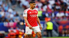 Desailly: Saliba hiện là trung vệ xuất sắc nhất thế giới và cậu ấy có thể sẽ khoác áo Real Madrid trong tương lai