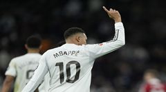 Phóng viên: Mbappe, cùng với chuyên gia vật lý trị liệu của mình, đã đến Jeddah và sẽ đến khách sạn để hội quân với các đồng đội