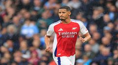 Saliba: Vô địch Ngoại hạng Anh chưa đủ, muốn đối đầu hàng công mạnh nhất PSG với hàng thủ hay nhất