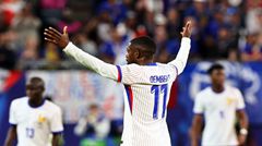 Dembele: Dù tôi chơi ở cánh phải, trung vệ hay cánh trái đều không quan trọng; điều quan trọng là tôi cảm thấy thoải mái.