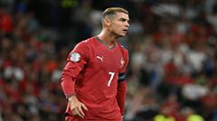 Ronaldo đã kéo lùi Bồ Đào Nha ở ba giải đấu lớn liên tiếp, theo đuổi kỷ lục ghi bàn đánh đổi hy vọng của đội tuyển