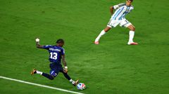 Siêu phẩm sút xa hạ gục Argentina! Bàn thắng hậu vệ Cabral của Cape Verde được bầu chọn là bàn đẹp nhất World Cup