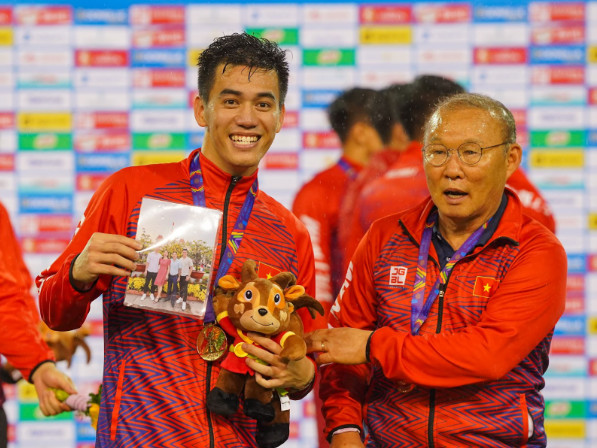 Tiền đạo số 1 thời thầy Park khiến HLV Kim Sang-sik đau đầu trước trận quyết đấu Malaysia