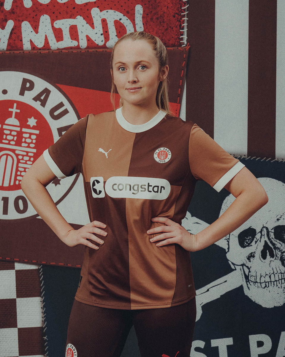 ​Áo thi đấu sân nhà St. Pauli cho mùa giải 2024-25