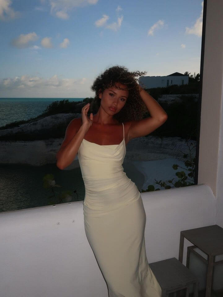 2m16 và 1m70! Holmgren công khai tình cảm, bạn gái hiện tại là tình cũ của tiền vệ Elliott bên Aston Villa