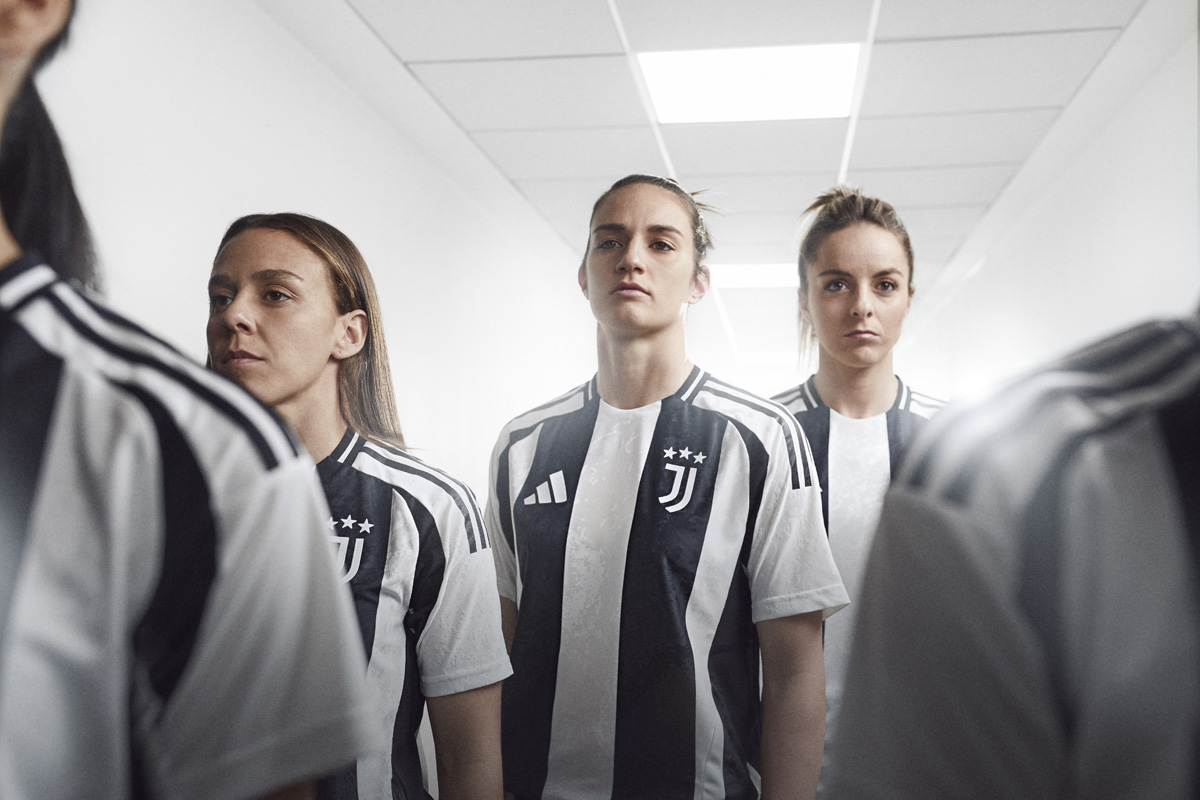 Áo đấu sân nhà Juventus cho mùa giải 2024-25