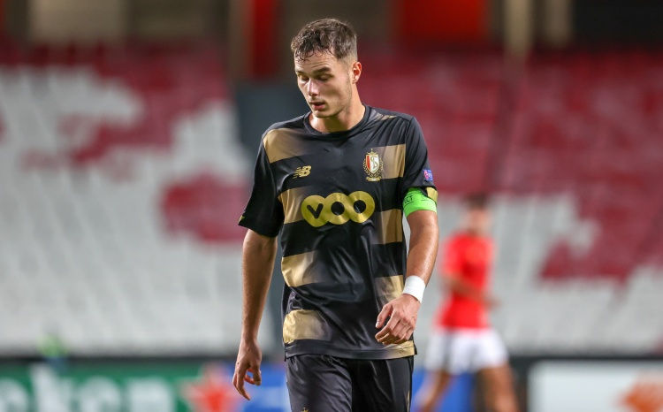 Cựu hậu vệ Inter Milan, Zinho Vanheusden, tuyên bố giải nghệ ở tuổi 26 sau chấn thương dây chằng lần thứ ba