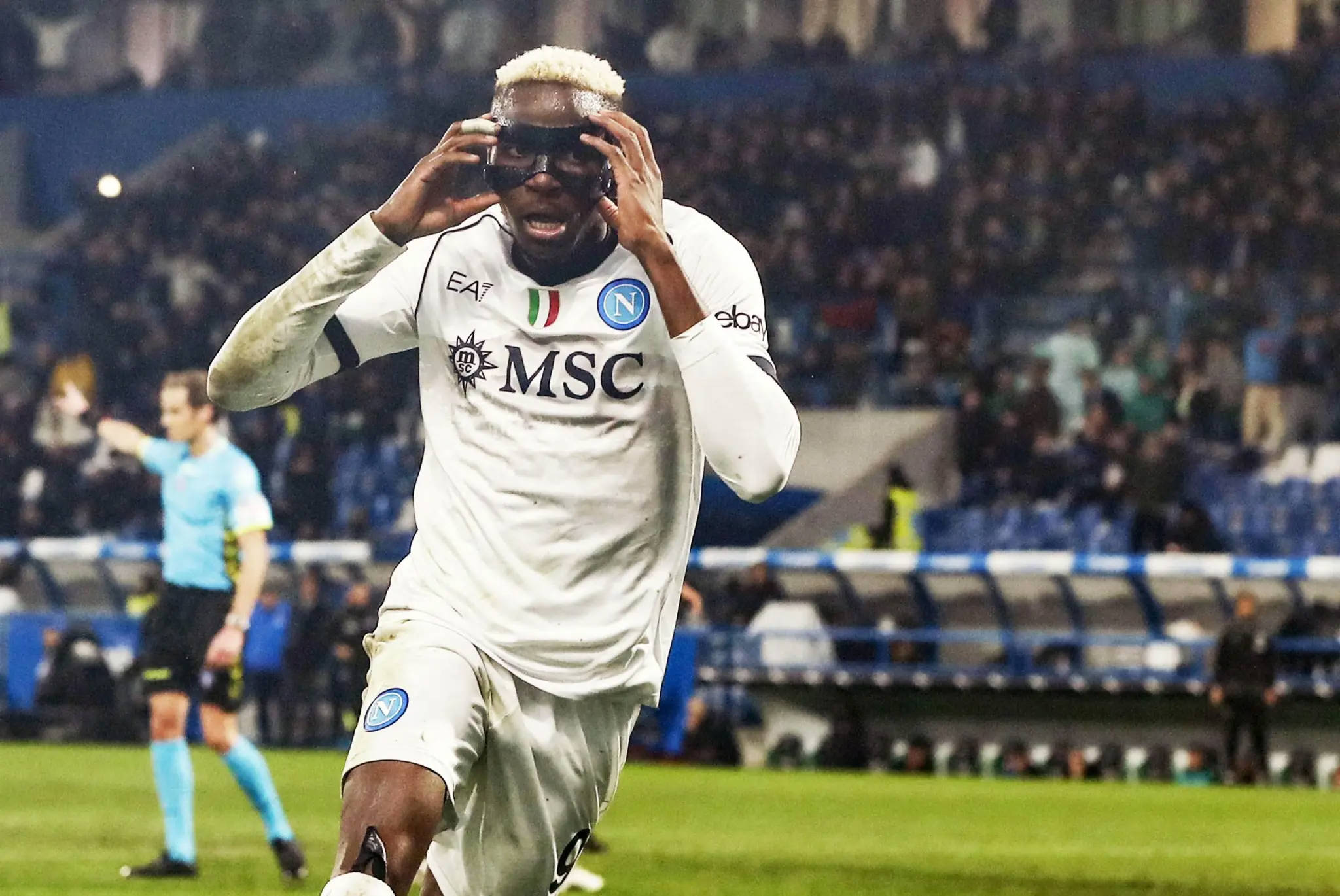 Di Marzio: Osimhen sẽ gia nhập Al-Ahli với phí chuyển nhượng 80 triệu, lương tổng cộng trong 4 năm là 160 triệu