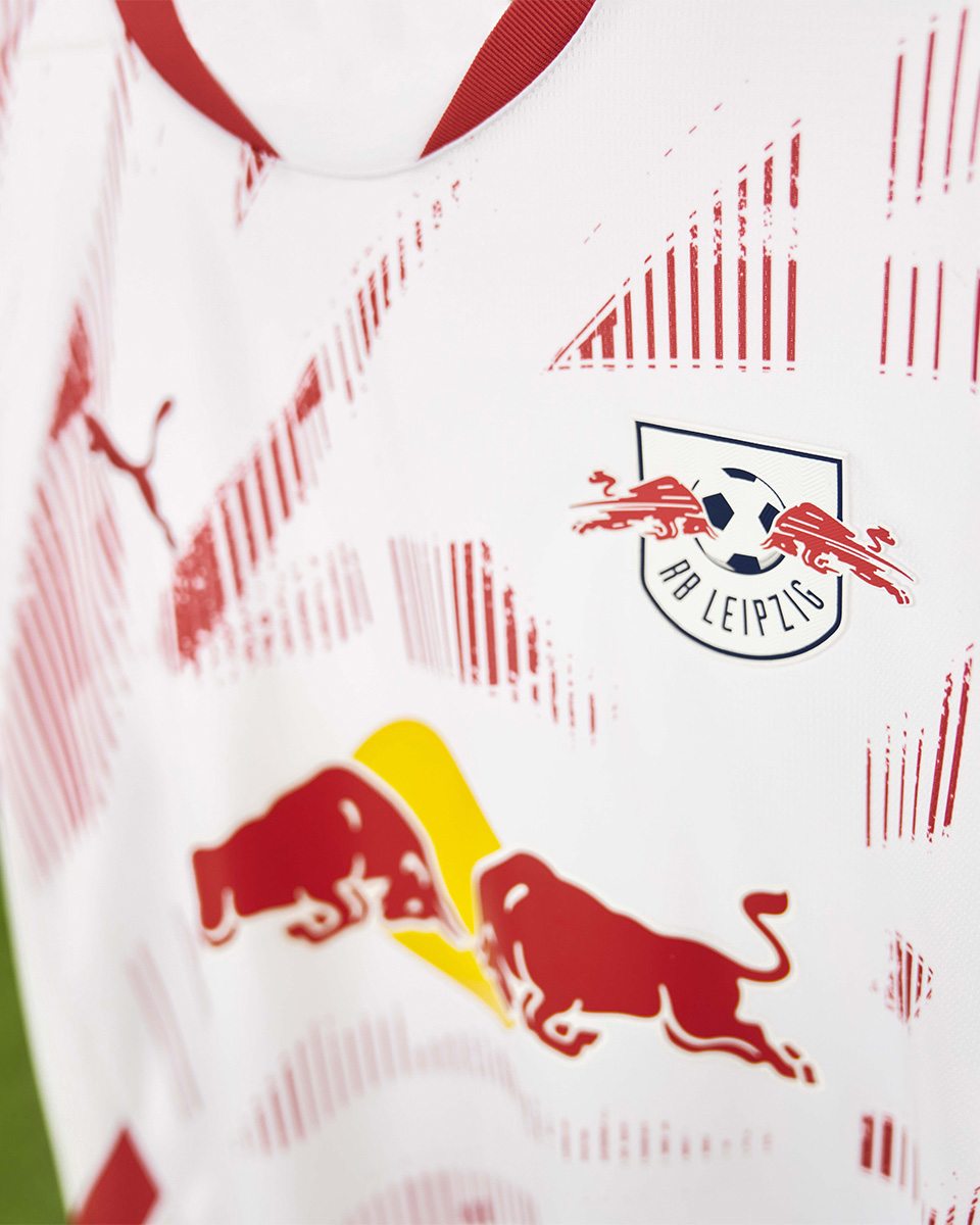 Áo đấu sân nhà của Leipzig cho mùa giait 2024-25