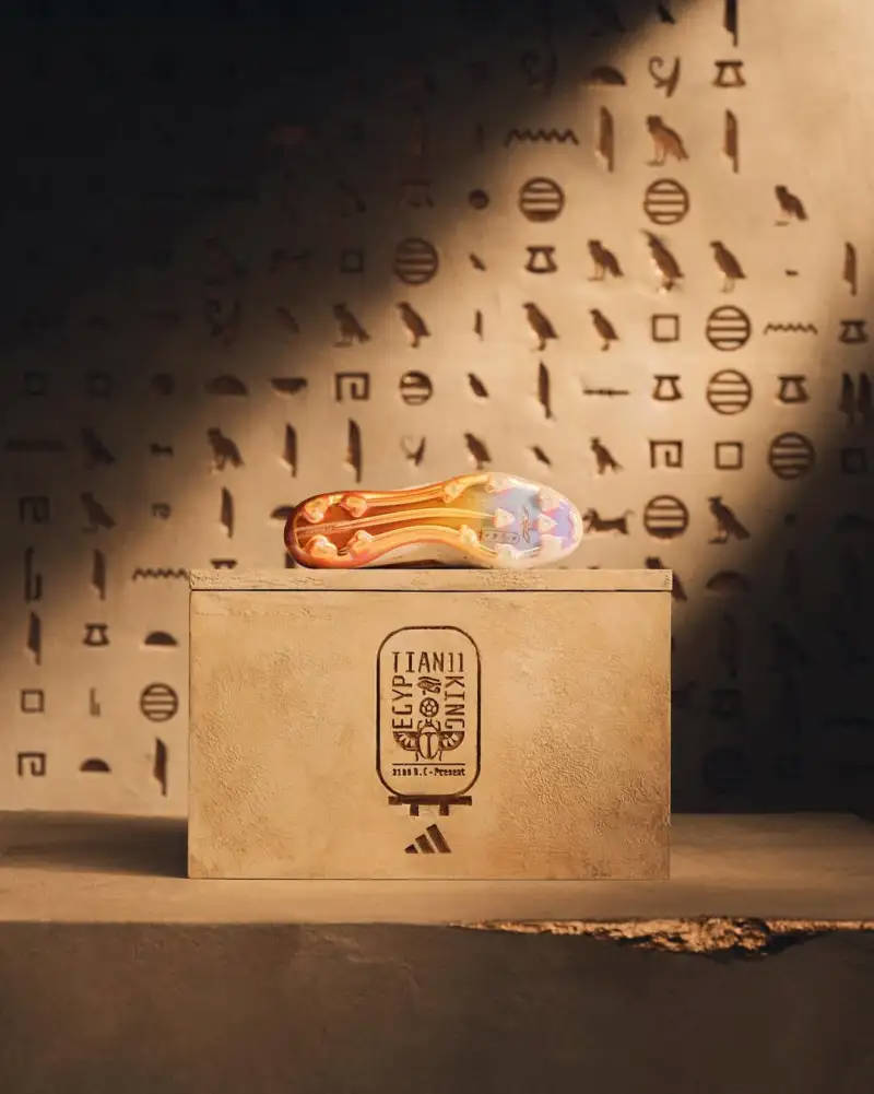 Kết hợp bối cảnh văn hóa Ai Cập! adidas ra mắt phối màu F50 dành riêng cho Salah