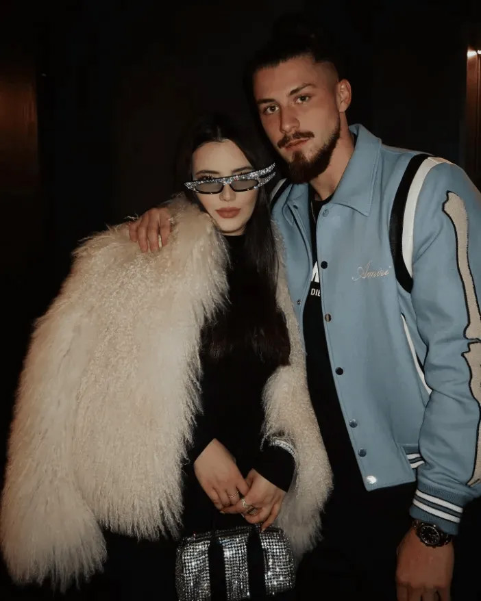 Derby Bắc London sắp bắt đầu, The Sun giới thiệu thành viên WAGs của Tottenham và Arsenal