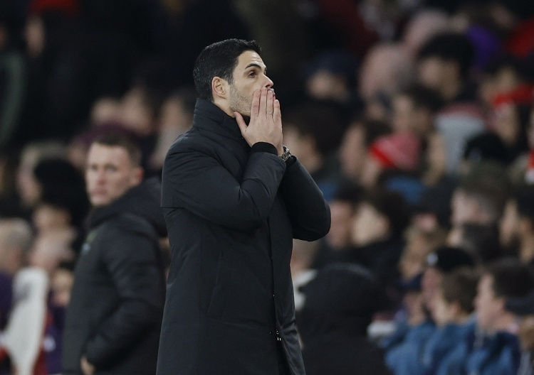 Arsenal để mất chiến thắng trước màn lội ngược dòng bất ngờ của Manchester United