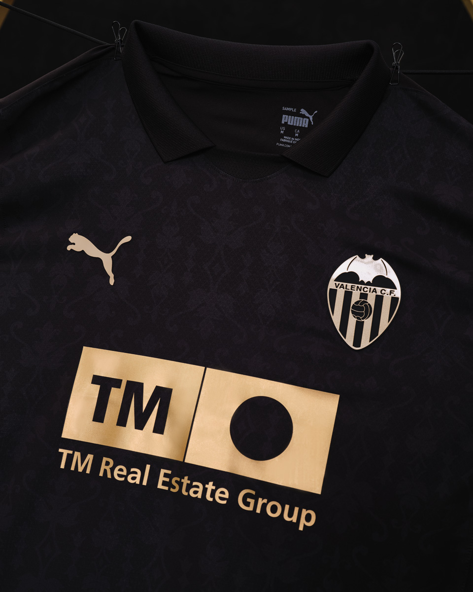 Áo đấu sân khách Valencia cho mùa giải 2024-25
