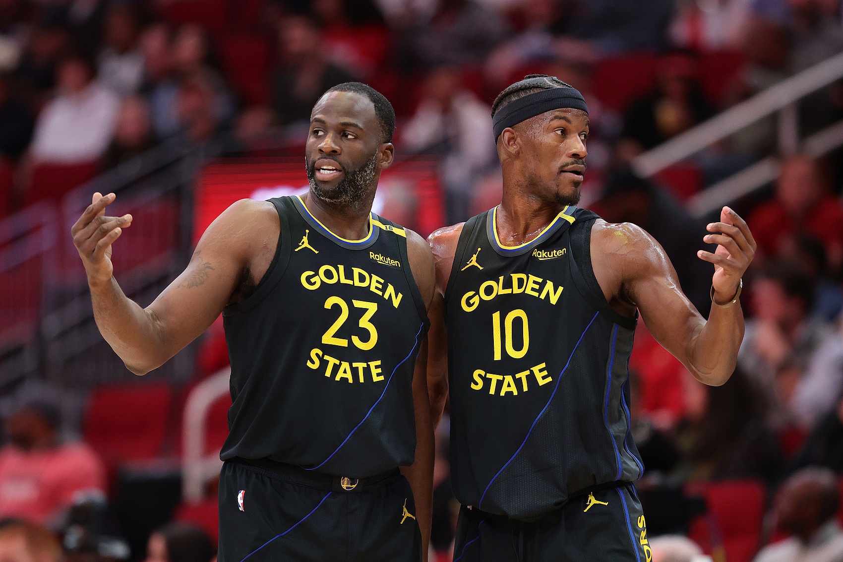 Draymond: Butler khiến chúng ta mạnh mẽ hơn. Anh ấy luôn duy trì mức độ ảnh hưởng siêu khổng lồ
