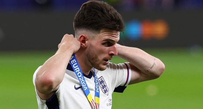 แรงไปไหม “แข้งตำนาน” ออกโรงจวก “ไรซ์” แบบไม่มีไว้หน้า จนแฟน “อาร์เซนอล” ตามด่าไล่หลัง