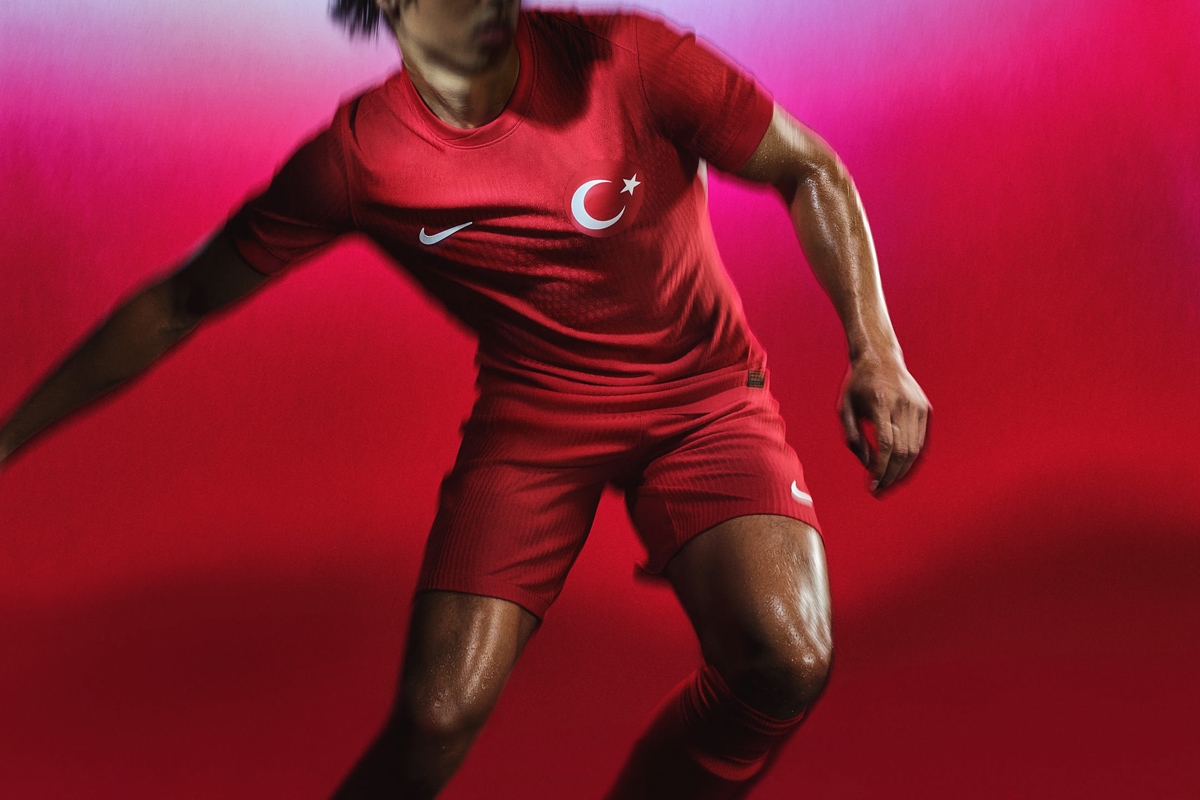 Áo đấu sân nhà và sân khách của ĐTQG Türkiye cho EURO 2024