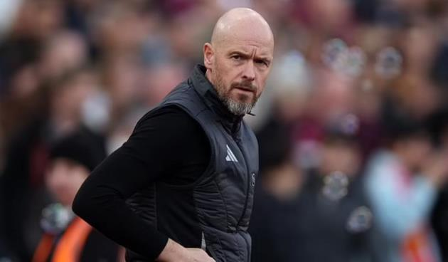 Neville lo sợ Ten Hag bị sa thải sau trận Chelsea
