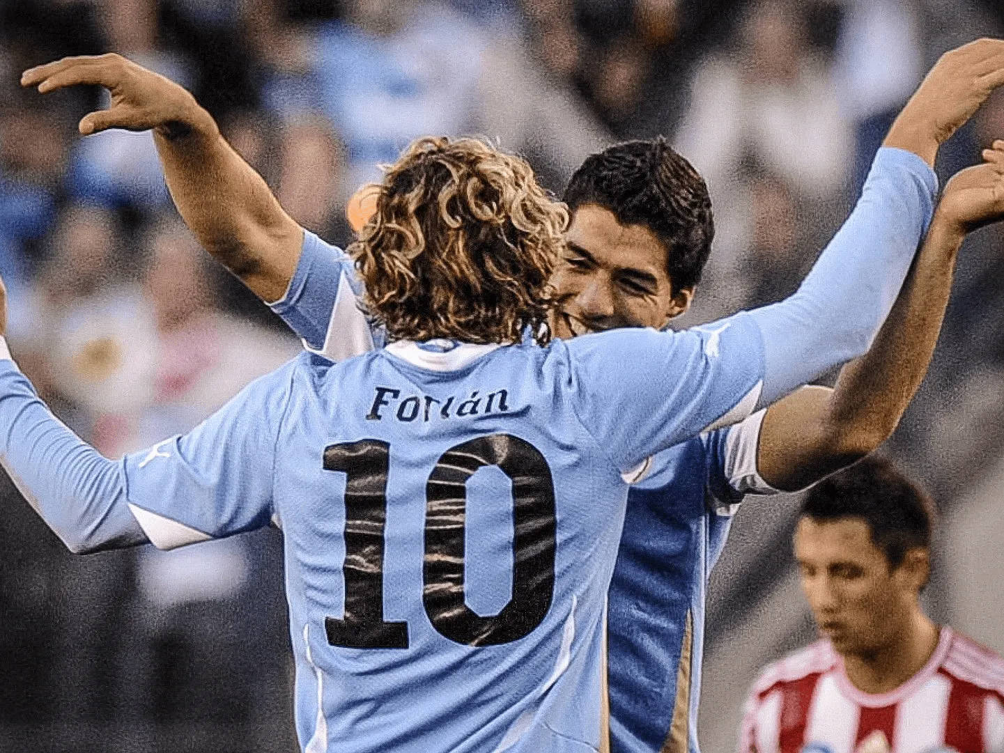 Forlan tri ân Suarez: Chúng ta từng cùng nhau chiến đấu đưa Uruguay lên đỉnh cao