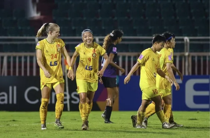 Huỳnh Như tỏa sáng đưa đội nhà vào tứ kết châu Á