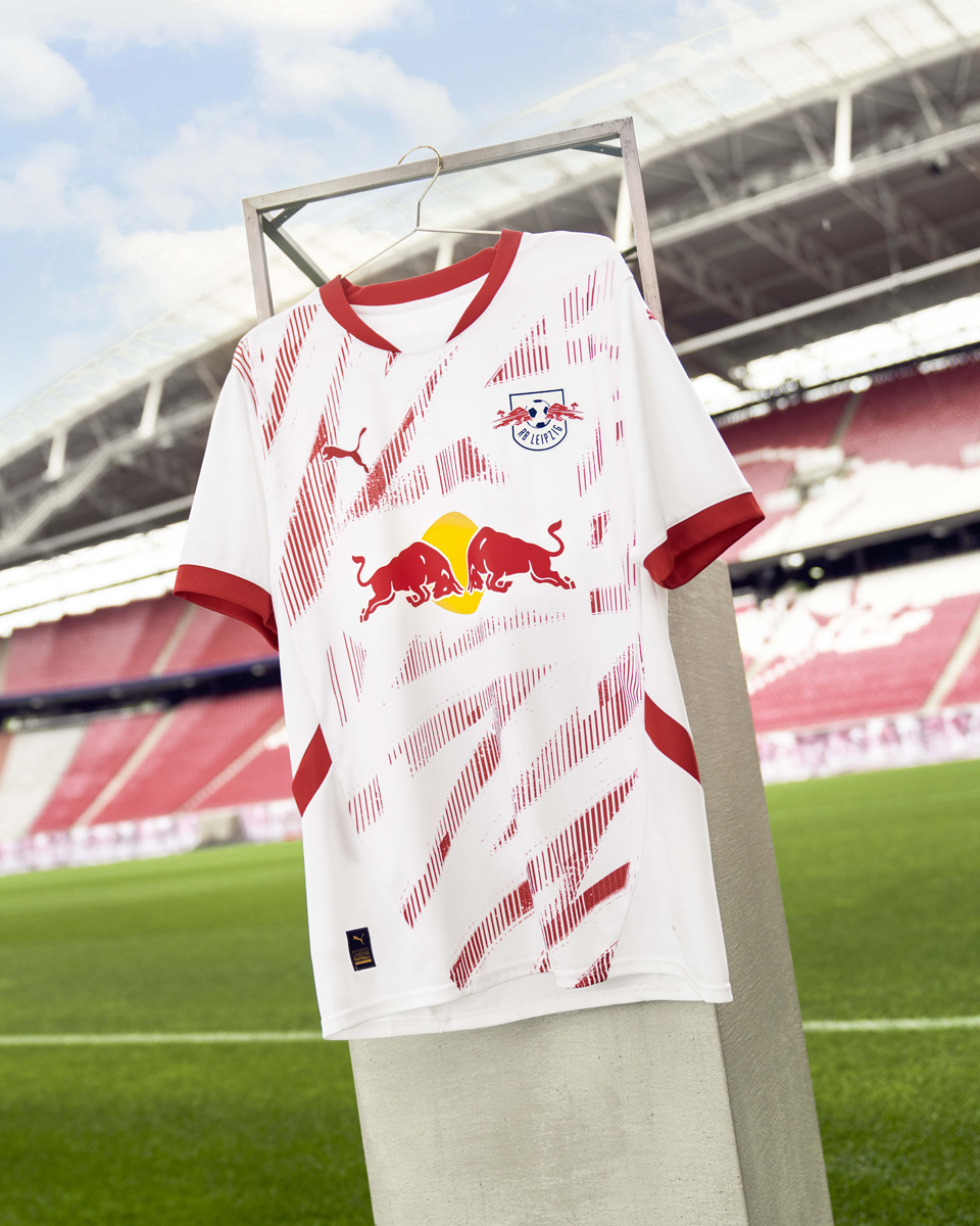 Áo đấu sân nhà của Leipzig cho mùa giait 2024-25