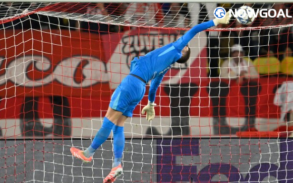 ​Vicario's Heroics Seal Spurs' Goalless Draw vs. Monaco: Grit and Glory in the Principality