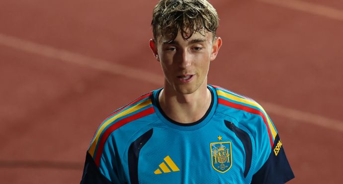 Dean Huijsen Leaves Spain Camp Due to Muscle Injury, Returns to Madrid