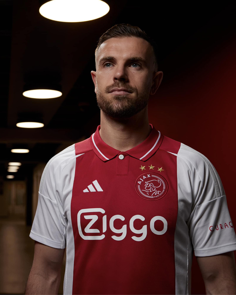 Áo đấu sân nhà Ajax cho mùa giải 2024-25