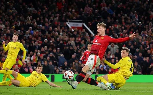 มีอาถรรพ์ ! เกร็ดก่อนเกม วิคตอเรีย พิลเซ่น พบ แมนยู