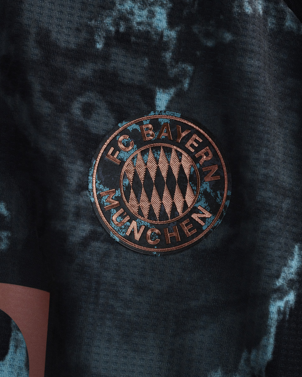 Áo đấu sân khách Bayern Munich cho mùa giải 2024-25