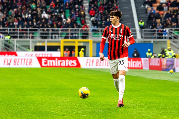 Chuyên gia chuyển nhượng tiết lộ: CLB Premier League để mắt đến tài năng trẻ Bartesaghi của AC Milan