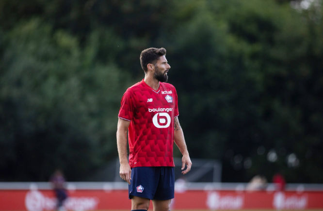 Giroud từ chối Koscielny: Các bạn là đội bóng mới thăng hạng và muốn tránh xuống hạng, Lille có các giải đấu châu Âu và đang dẫn đầu Ligue 1