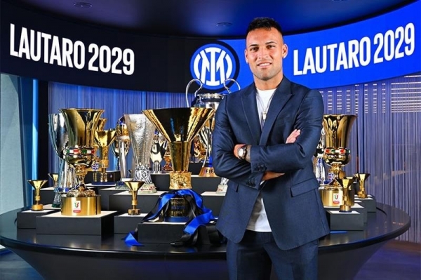 ​Tiền đạo Lautaro Martinez chính thức ký gia hạn hợp đồng với Inter Milan