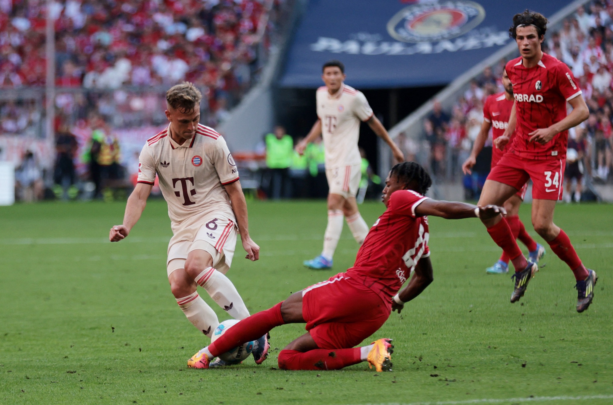 Kết quả VĐQG Đức: Bayern Munich 2-0 SC Freiburg