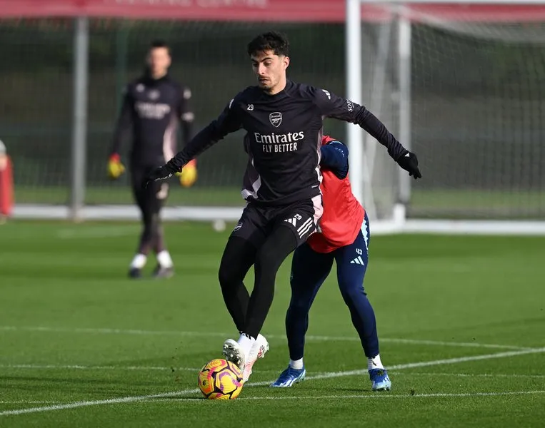 Arsenal Faces Selection Dilemmas Ahead of Manchester United Clash